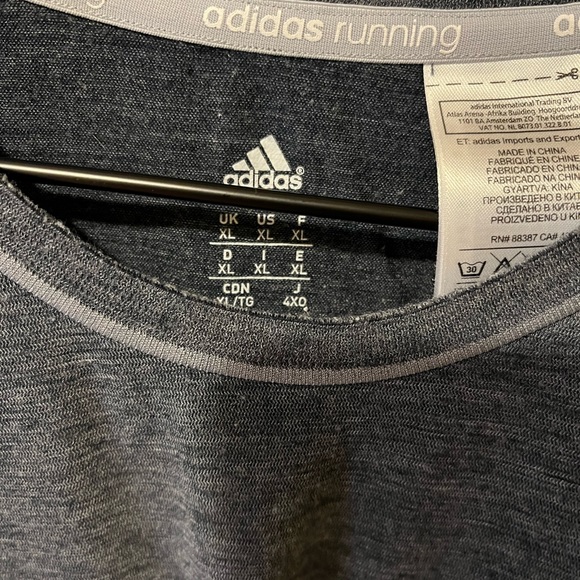 Vented Adidas long sleeve with thumb slots in sleeves - Picture 2 of 3